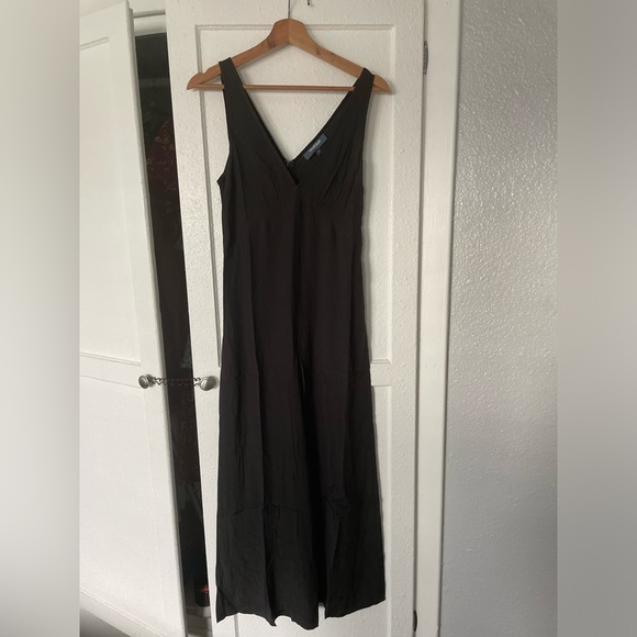 ModCloth: Bon Voyage V-Neck Jumpsuit - Picture 5 of 8